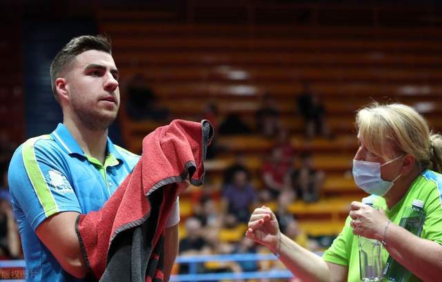 记者：维尼修斯不会去巴西队报到，他大概伤缺10天